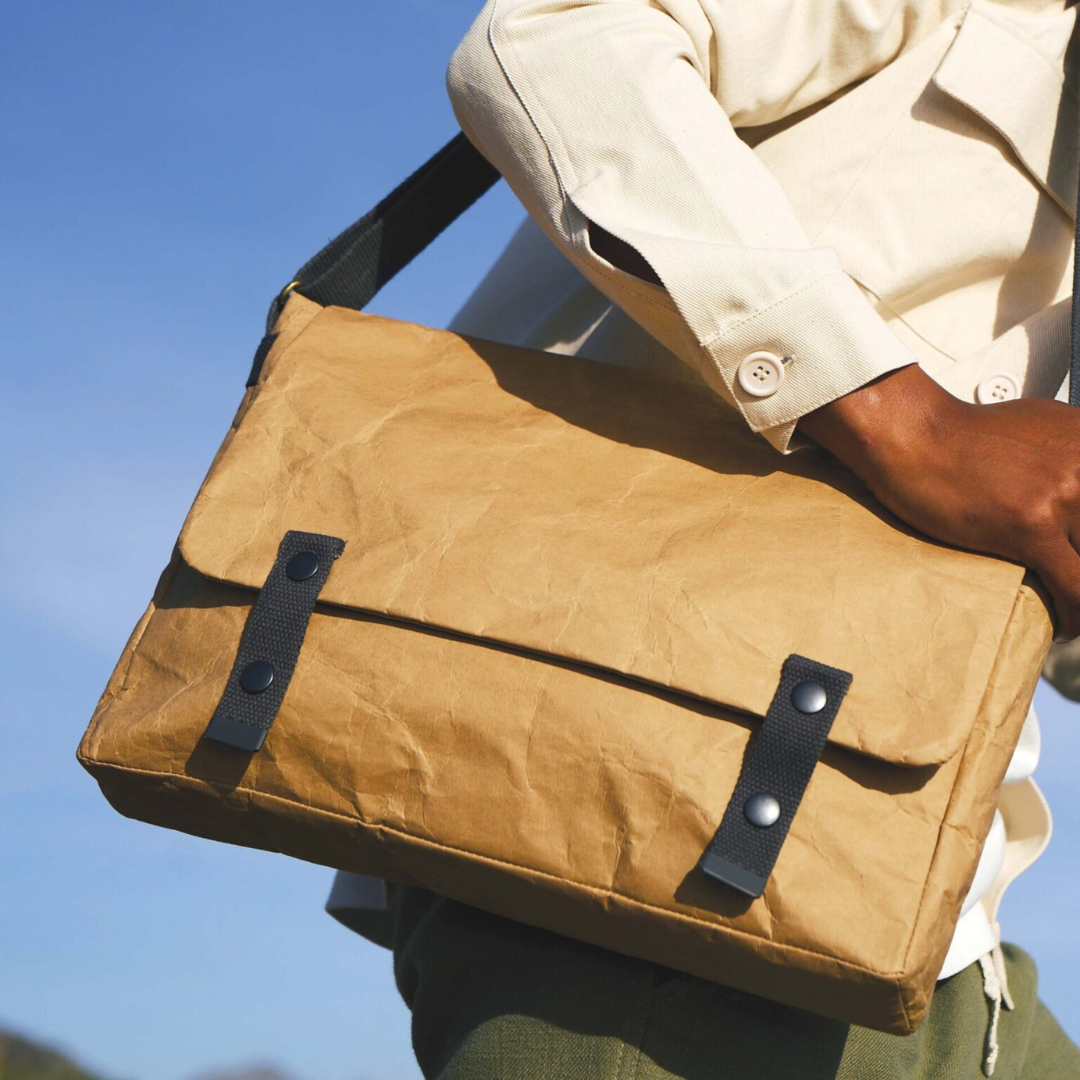 MESSENGER BAG AUS PAPIER